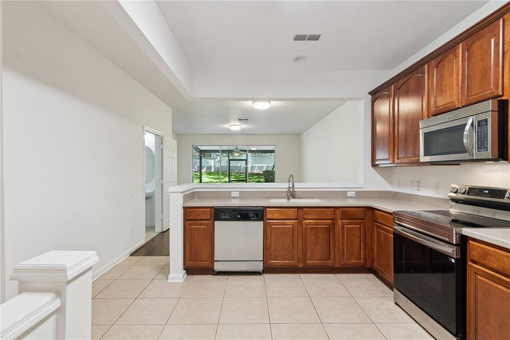 Image 17 of property listing at 6887 SPERONE STREET, Orlando, FL 32819