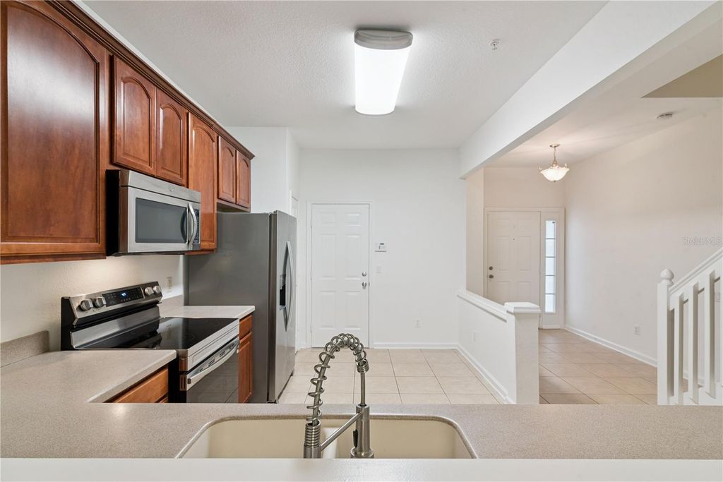Image 20 of property listing at 6887 SPERONE STREET, Orlando, FL 32819