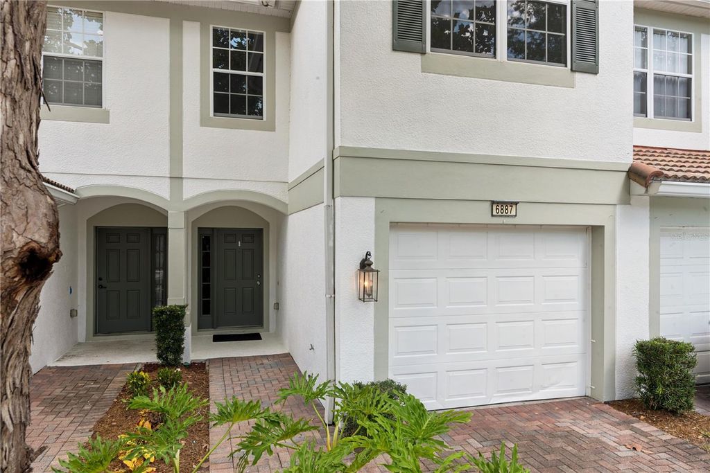 Image 3 of property listing at 6887 SPERONE STREET, Orlando, FL 32819