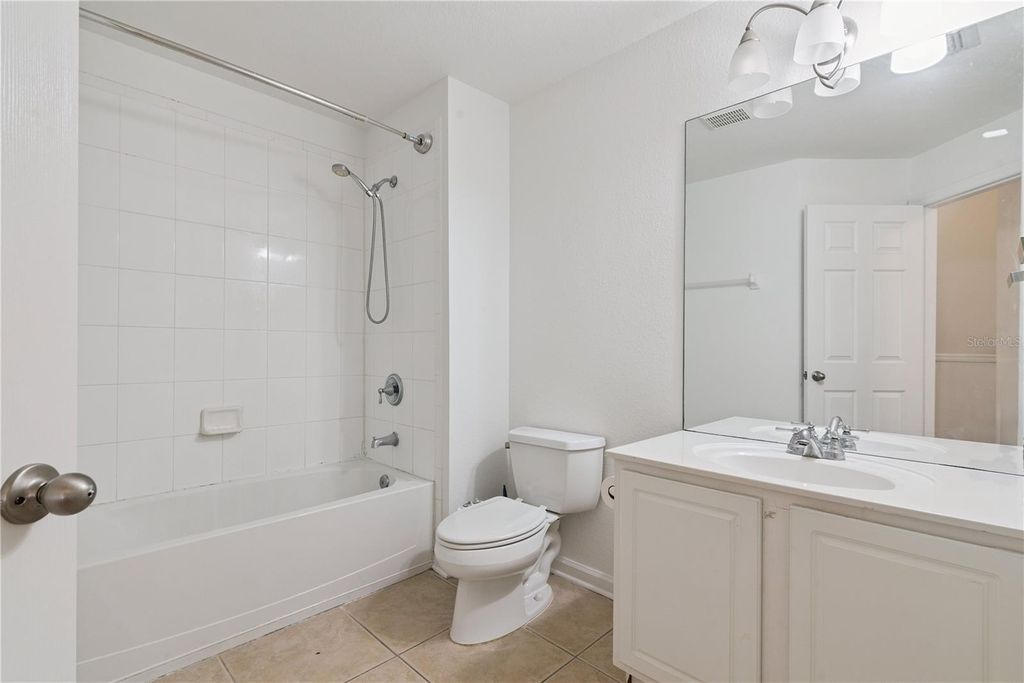 Image 33 of property listing at 6887 SPERONE STREET, Orlando, FL 32819