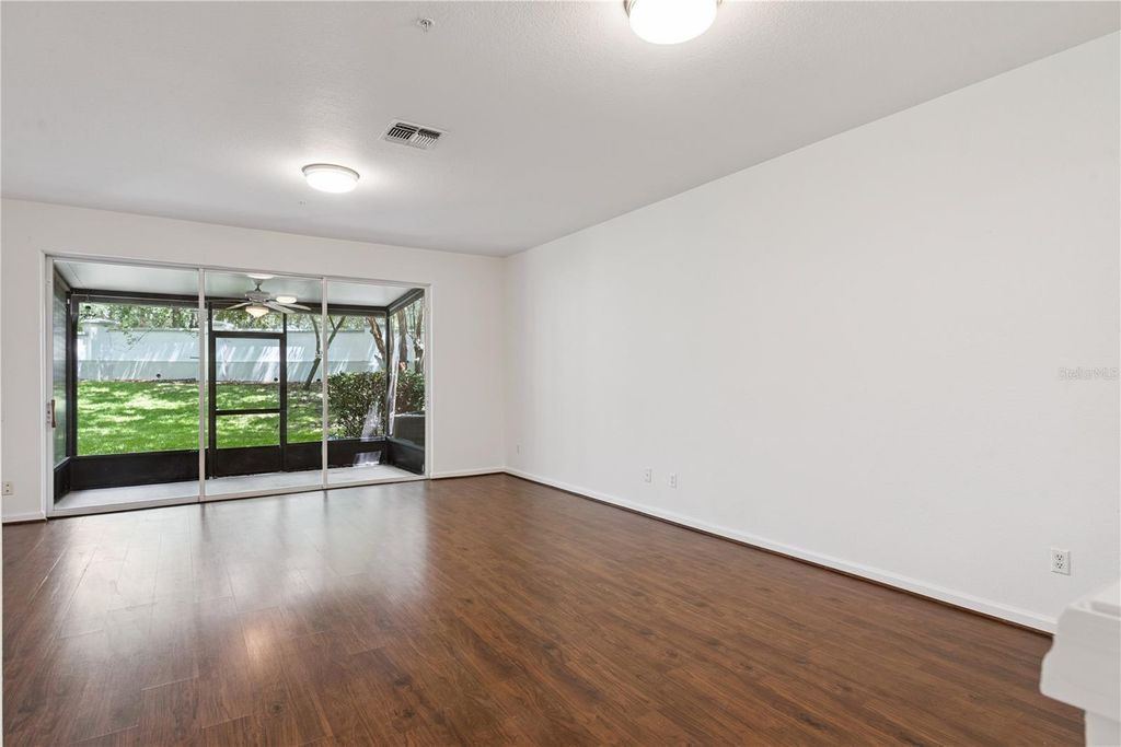 Image 10 of property listing at 6887 SPERONE STREET, Orlando, FL 32819
