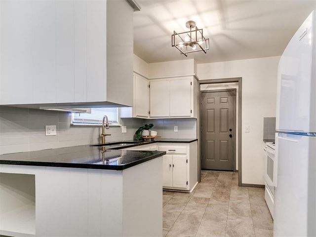 1203 Ridgeway Drive, Yukon, OK 73099