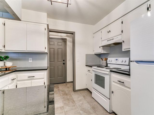 1203 Ridgeway Drive, Yukon, OK 73099