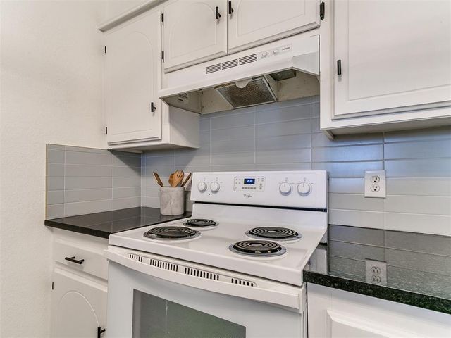 1203 Ridgeway Drive, Yukon, OK 73099