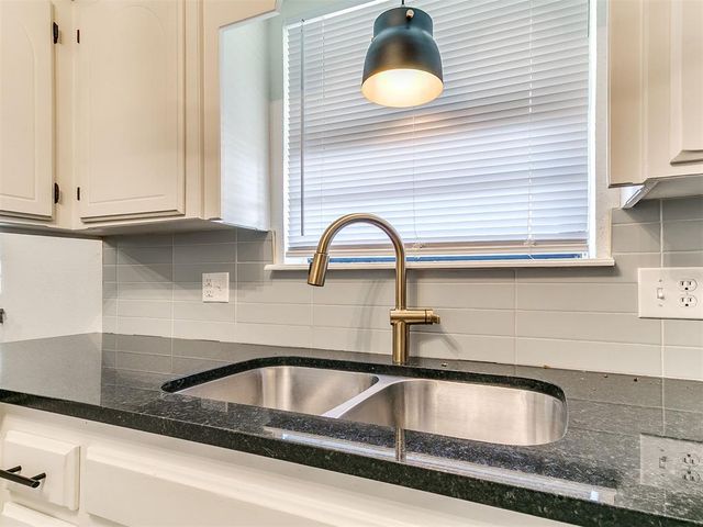 1203 Ridgeway Drive, Yukon, OK 73099