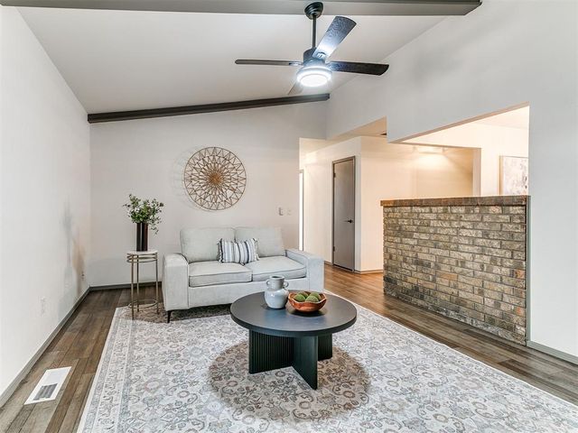 1203 Ridgeway Drive, Yukon, OK 73099