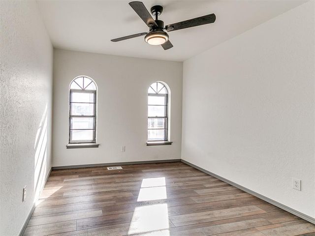 1203 Ridgeway Drive, Yukon, OK 73099