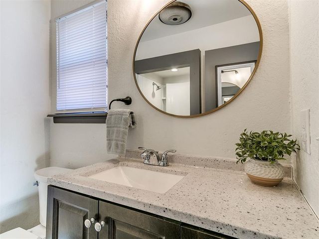 1203 Ridgeway Drive, Yukon, OK 73099