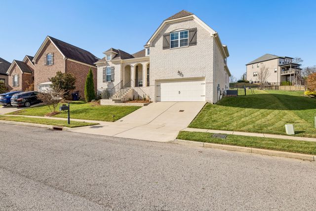 2645 Paddock Park Dr, Thompsons Station, TN 37179