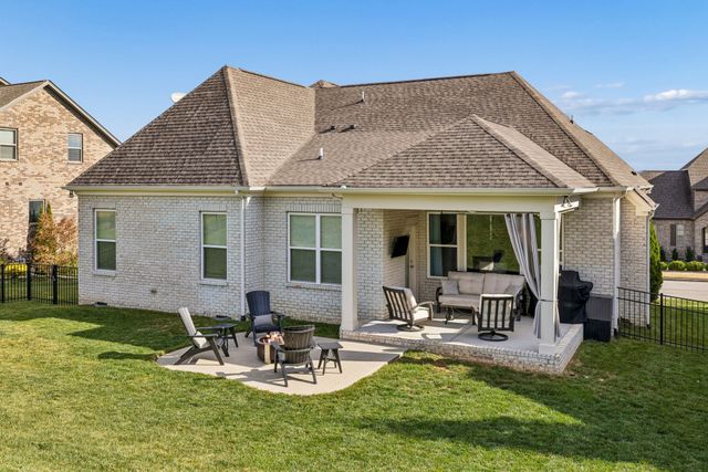 2645 Paddock Park Dr, Thompsons Station, TN 37179