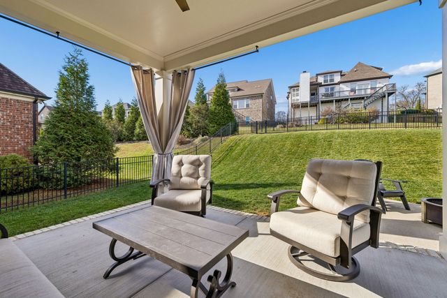 2645 Paddock Park Dr, Thompsons Station, TN 37179