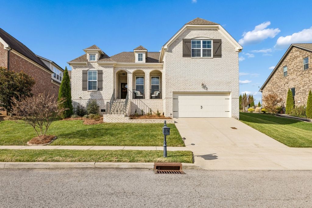 2645 Paddock Park Dr, Thompsons Station, TN 37179