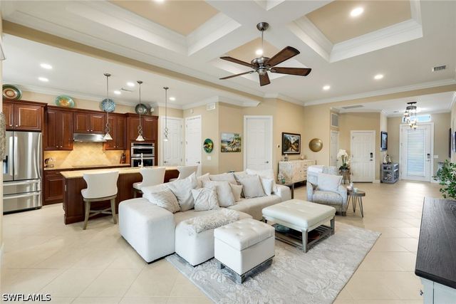 9104 Graphite CIR, Naples, FL 34120