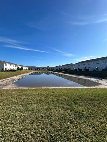 317 SE Crossoak Lane, Port St Lucie, FL 34984