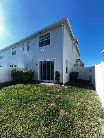 317 SE Crossoak Lane, Port St Lucie, FL 34984
