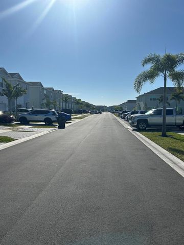 317 SE Crossoak Lane, Port St Lucie, FL 34984