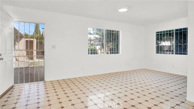 8024 Crockett, Los Angeles, CA 90001