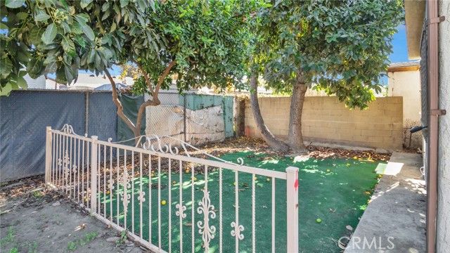 8024 Crockett, Los Angeles, CA 90001