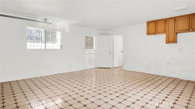 8024 Crockett, Los Angeles, CA 90001