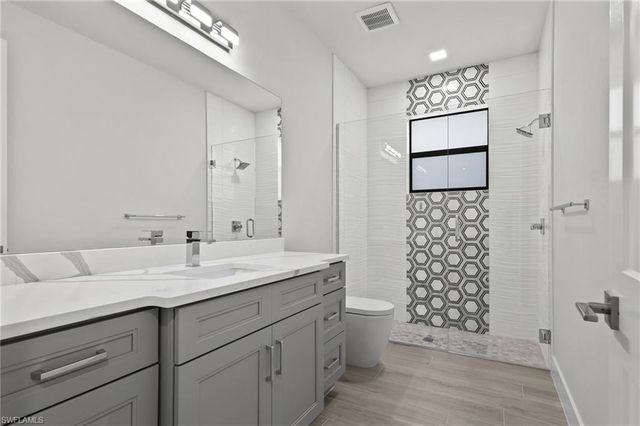 5513 Merlyn LN, Cape Coral, FL 33914