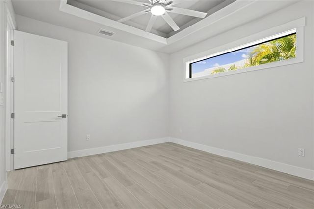 5513 Merlyn LN, Cape Coral, FL 33914