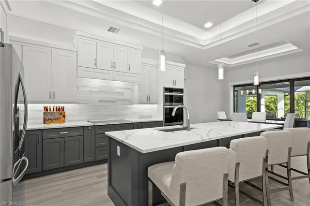 5513 Merlyn LN, Cape Coral, FL 33914