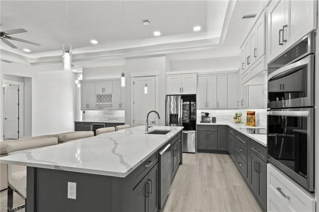 5513 Merlyn LN, Cape Coral, FL 33914