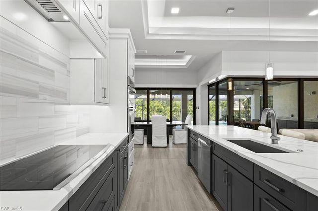 5513 Merlyn LN, Cape Coral, FL 33914