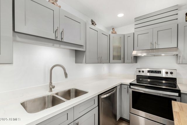 4713 E HIDALGO Avenue, Phoenix, AZ 85040