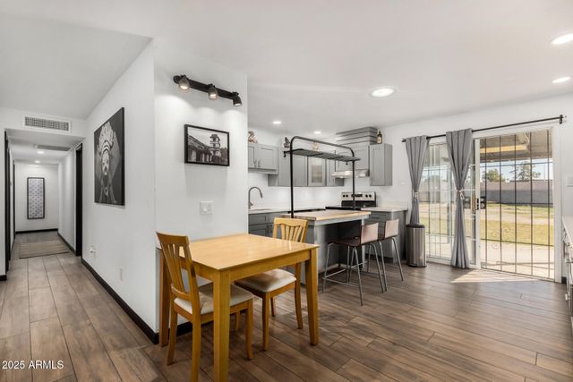 4713 E HIDALGO Avenue, Phoenix, AZ 85040