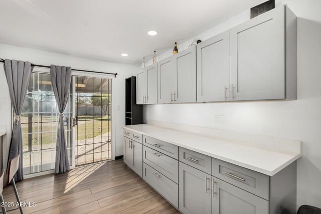 4713 E HIDALGO Avenue, Phoenix, AZ 85040