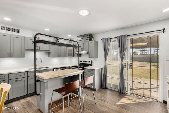 4713 E HIDALGO Avenue, Phoenix, AZ 85040