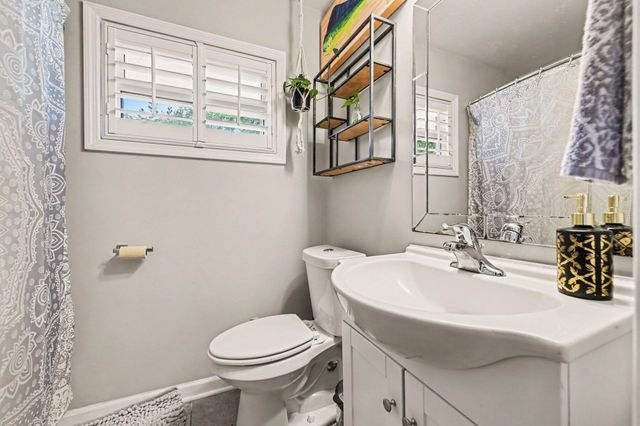 2633 Dellwood Avenue, North Charleston, SC 29405
