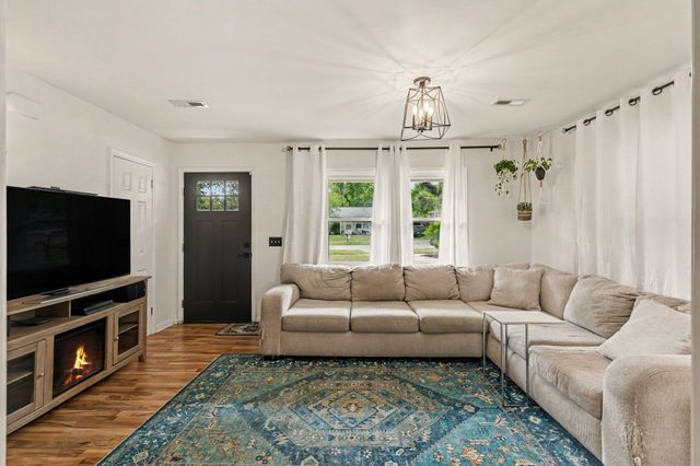 2633 Dellwood Avenue, North Charleston, SC 29405