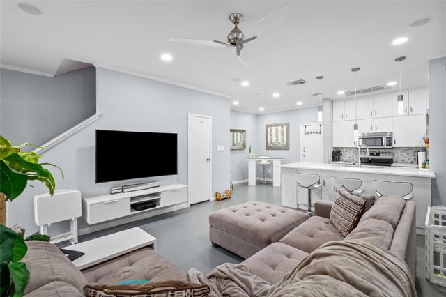 9850 Pagewood Lane 1302, Houston, TX 77042