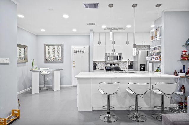 9850 Pagewood Lane 1302, Houston, TX 77042