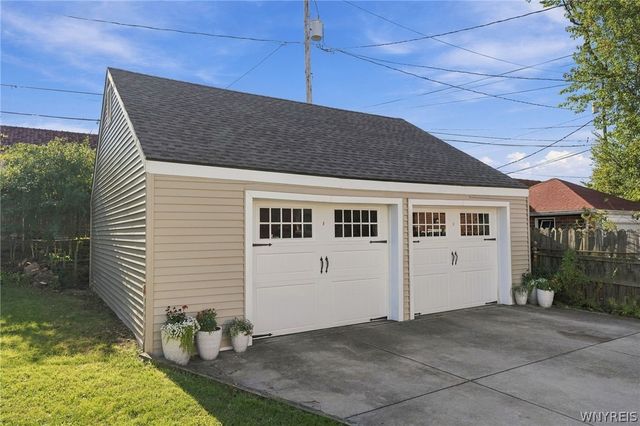 27 Pelham Drive, Buffalo, NY 14214