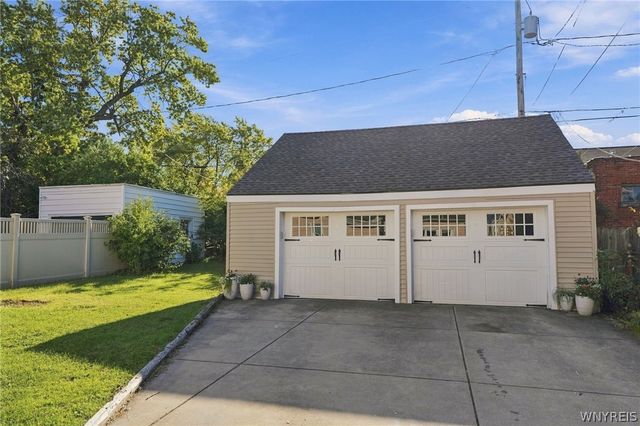 27 Pelham Drive, Buffalo, NY 14214