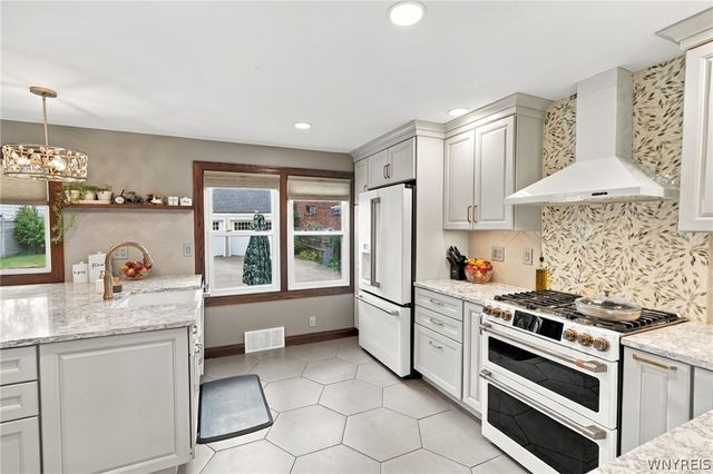 27 Pelham Drive, Buffalo, NY 14214