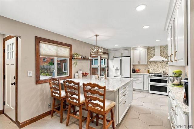 27 Pelham Drive, Buffalo, NY 14214