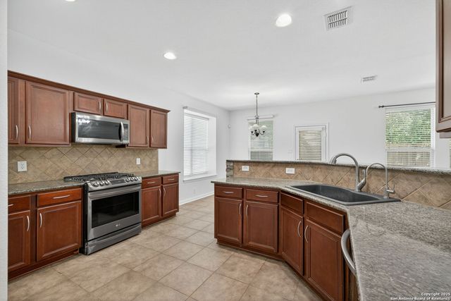 511 SEDBERRY CT, San Antonio, TX 78258