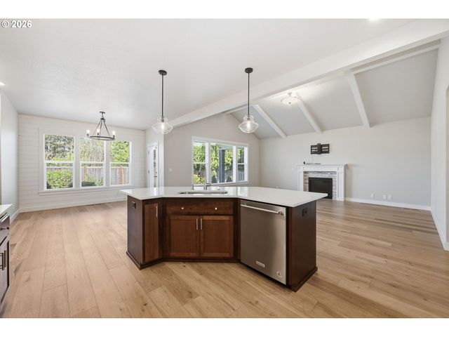 2595 CRESCENT Ave, Eugene, OR 97408