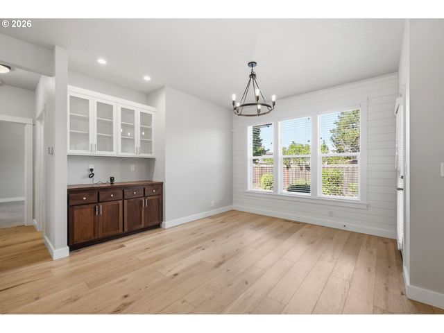2595 CRESCENT Ave, Eugene, OR 97408