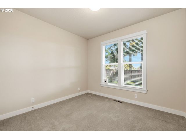 2595 CRESCENT Ave, Eugene, OR 97408