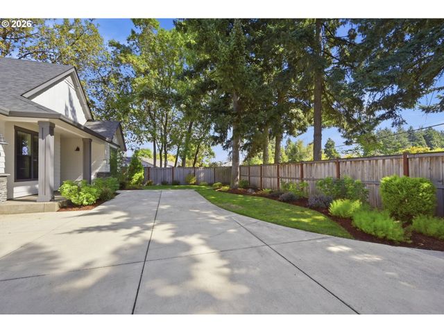 2595 CRESCENT Ave, Eugene, OR 97408