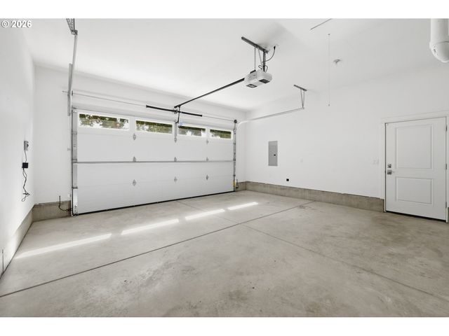 2595 CRESCENT Ave, Eugene, OR 97408