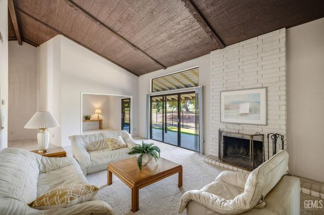 5700 Kirkside Drive D, Bakersfield, CA 93309