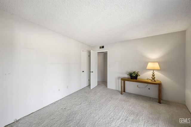 5700 Kirkside Drive D, Bakersfield, CA 93309