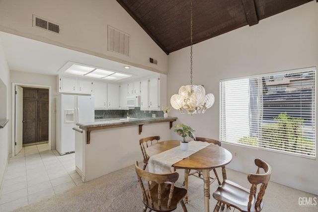 5700 Kirkside Drive D, Bakersfield, CA 93309