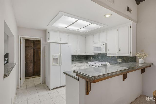 5700 Kirkside Drive D, Bakersfield, CA 93309